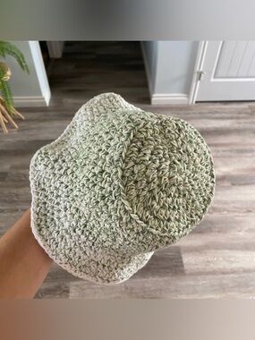 Cotton bucket hat with two-tone, sun-bleached effect